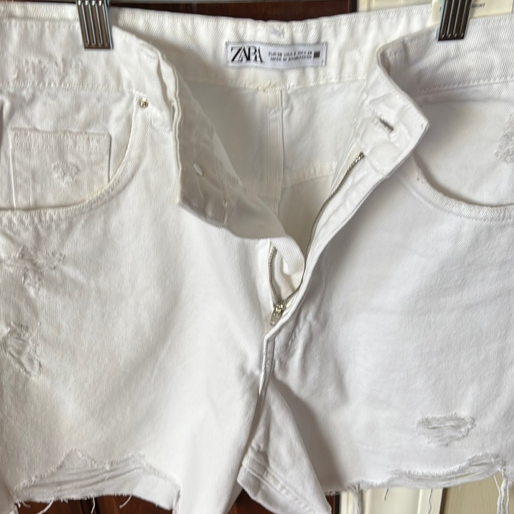 Zara White Distressed Denim Shorts Sz 6